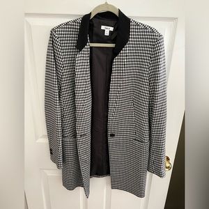 Bar III BLACK AND WHITE WOMEN BLAZER size 14.